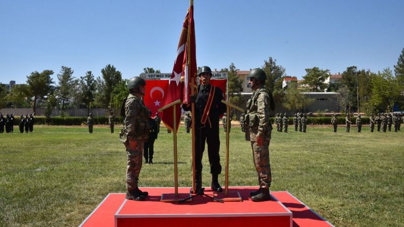 Topçu Alayı'nda devir teslim töreni düzenlendi
