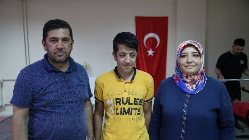 Oğullarına spor yaptırmak isterken diğer engelli gençlerin de