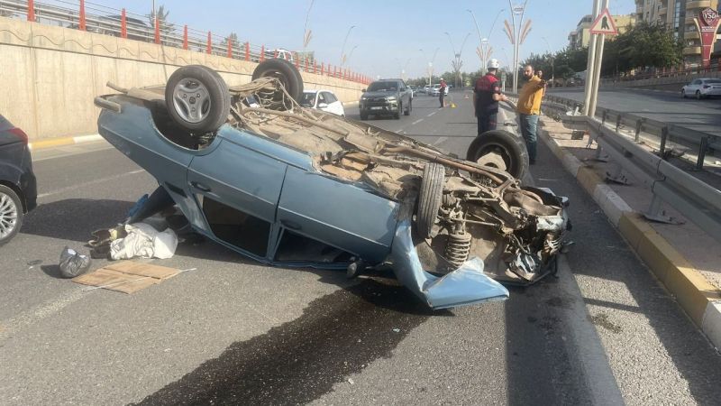 Urfa’da otomobil devrildi: 2 yaralı