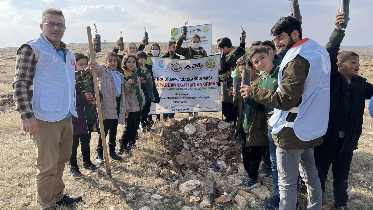 Avrupa'dan gelip Urfa'da fidan diktiler