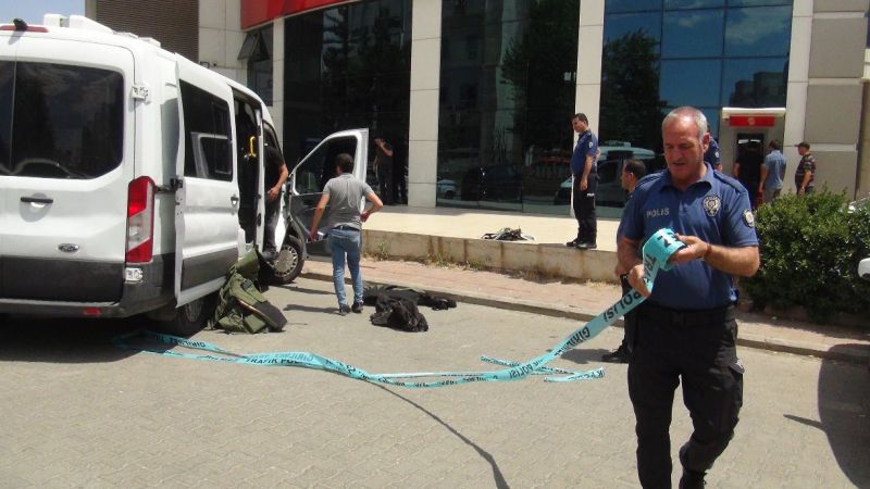 Bomba paniği banka boşalttırdı