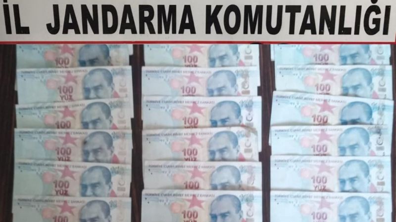 Eve düzenlenen operasyonda sahte banknotlar ele geçirildi