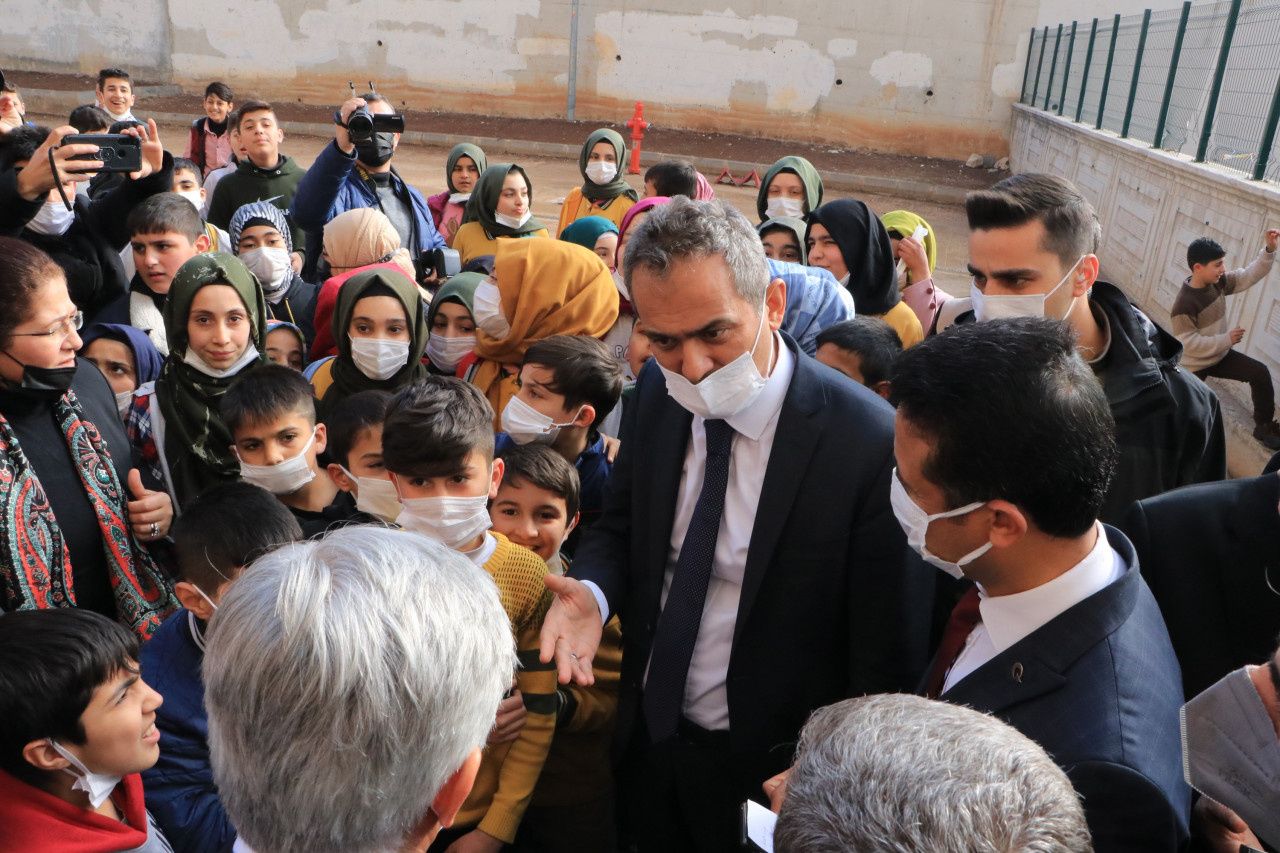 Bakan Özer'den 'Urfa'da ki fırça' açıklaması