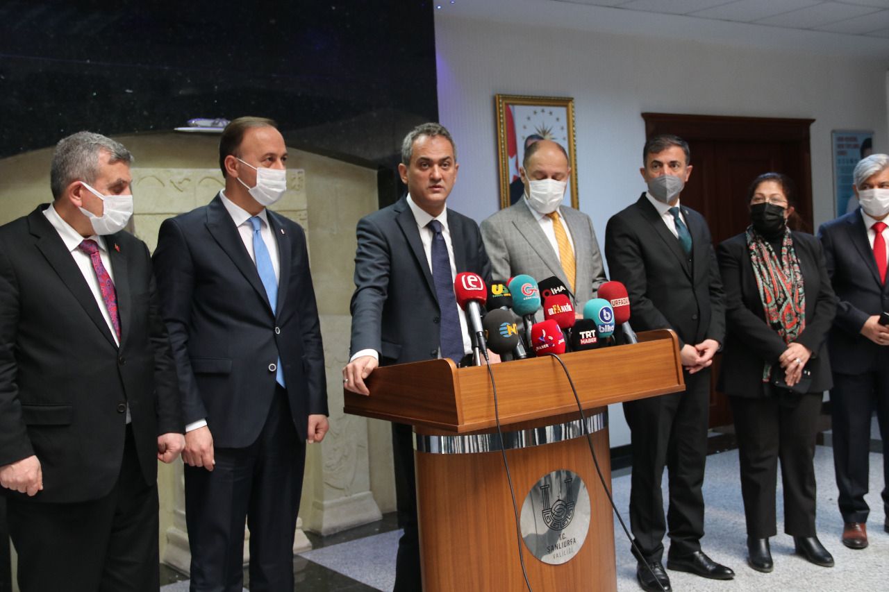 Bakan Özer'den Urfa'ya eğitim yatırımı müjdesi!