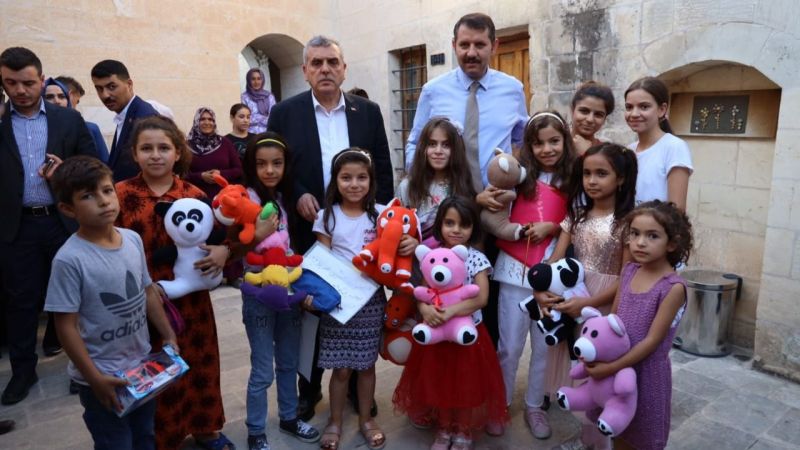Beyazgül ile Ayhan sanat sokağındaki öğrencilerle bir araya geldi
