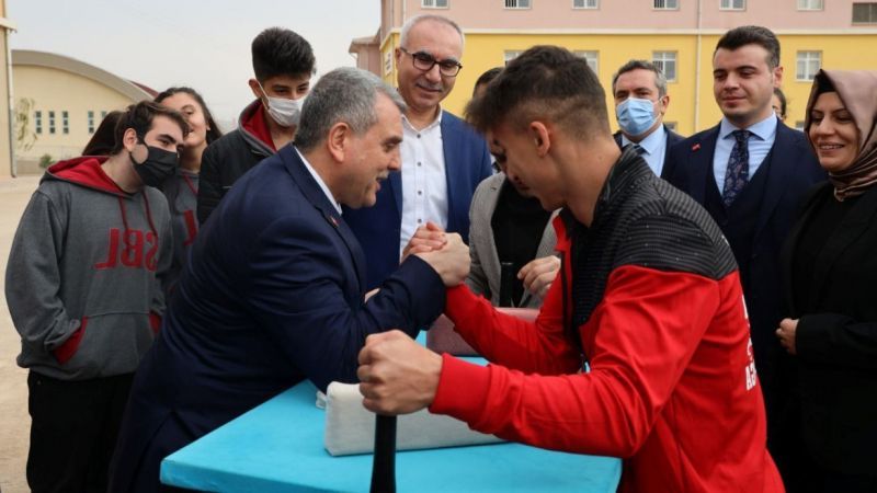 Beyazgül, öğrencilerle bir araya geldi