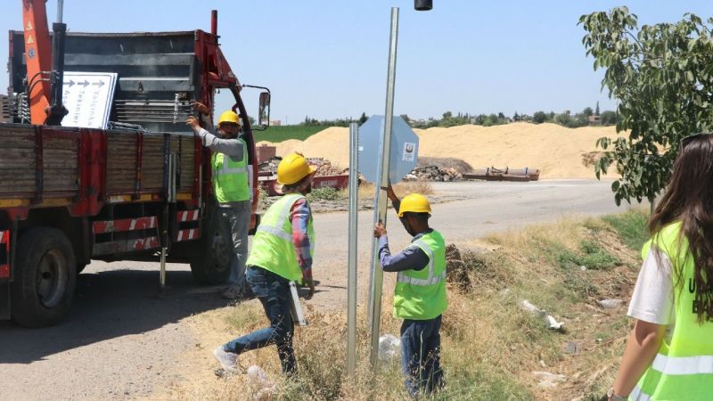 Ceylanpınar’da trafik levhaları yenilendi