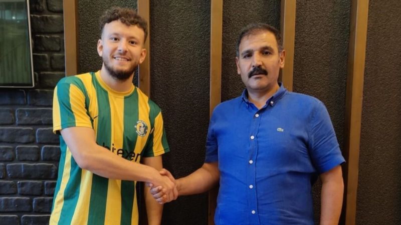 Adanalı ön libero Urfaspor'da