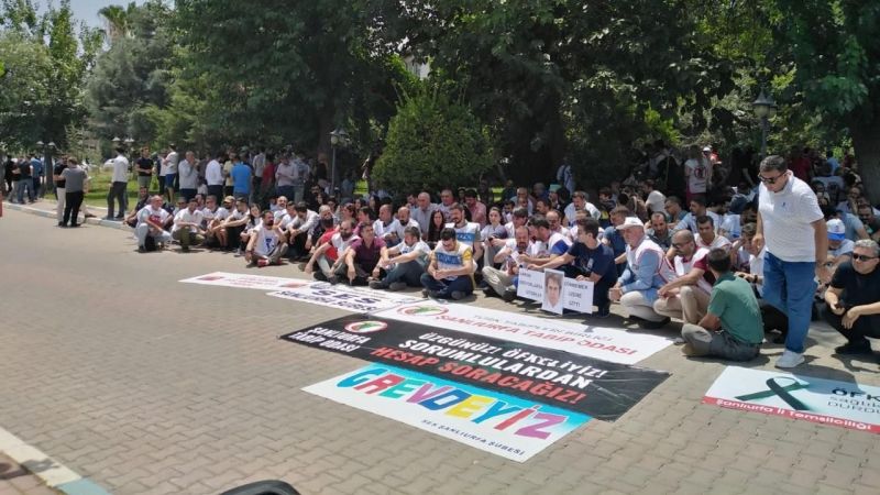 Urfa'da sağlıkçılardan iş bırakma eylemi