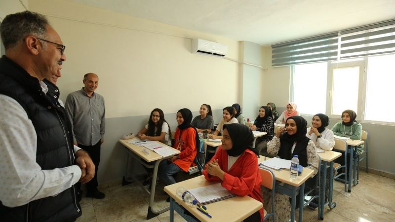 Kuş, sınavlara hazırlanan öğrencilerle buluştu
