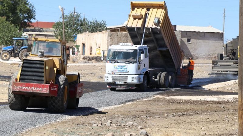 3 mahallede yol yapım çalışması