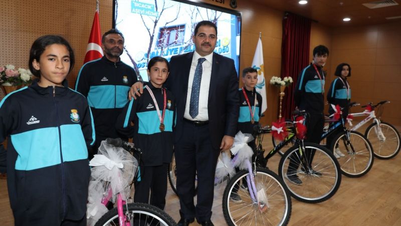 Canpolat gençlere yatırım yapmaya devam ediyor