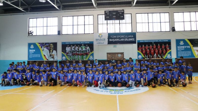 Çocuklar hem yaz tatilini sporla değerlendiriyor