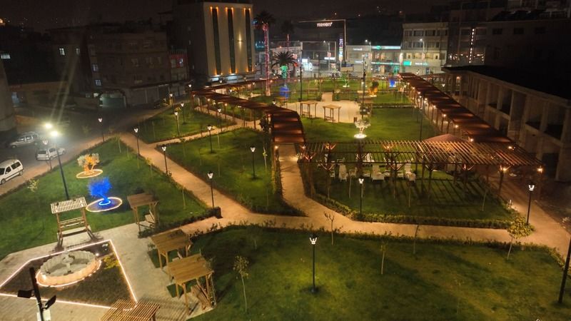 Kızılay Bahçesi gündüz ayrı gece ayrı güzellikte
