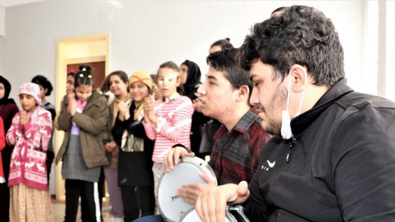 Karanlık dünyaları müzikle aydınlanıyor