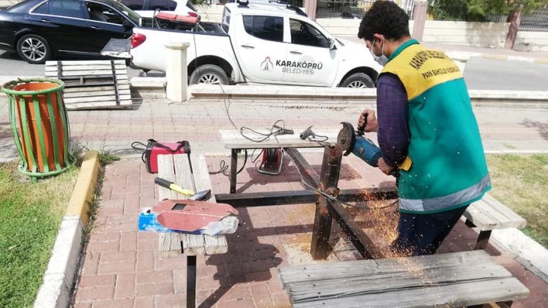 Karaköprü’de parklar bakımla güzelleşiyor