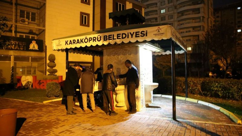 Karaköprü’de ikram çeşmesinden sıcak çorba akıyor