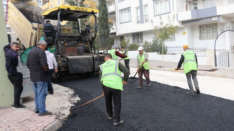 Karaköprü’de asfalt yol yenileme seferberliği sürüyor