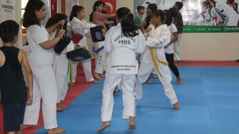 Karaköprü'de yaz spor kursları sürüyor