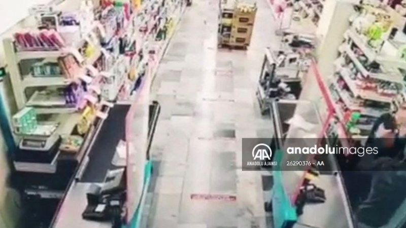 Marketteki soygun girişimi güvenlik kamerasında