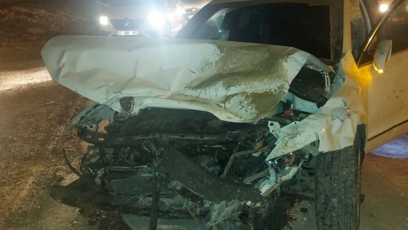 Urfa'da iki otomobil çarpıştı : 5 yaralı