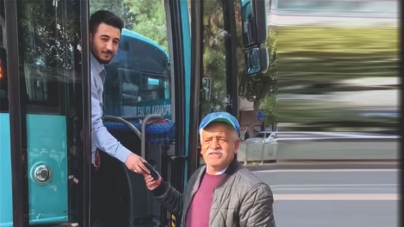 Halk Otobüsü şoföründen örnek alınacak hareket