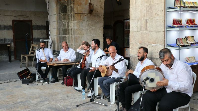 Gümrük Hanı'nda ezgiler yankılandı
