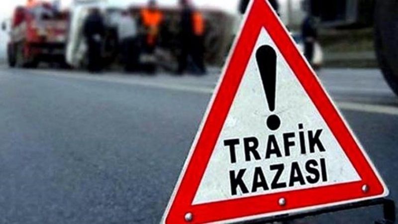 Minibüs ile otomobil çarpıştı: 4 kişi yaralandı