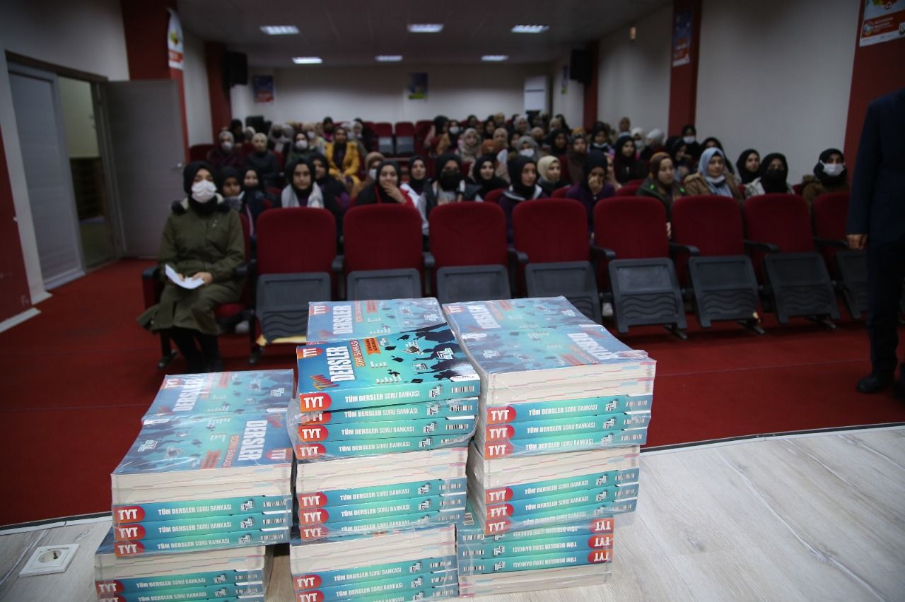 Urfa'da 13 bin 500 öğrenciye kitap desteği