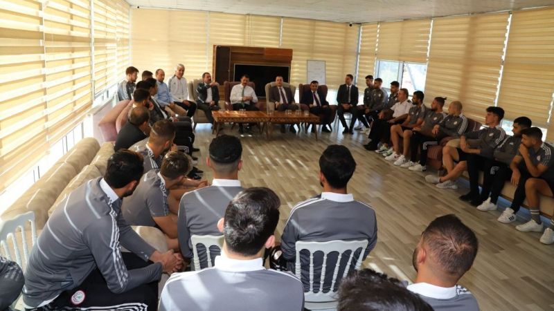 Ayhan'dan Karaköprü Kulübüne moral ziyareti