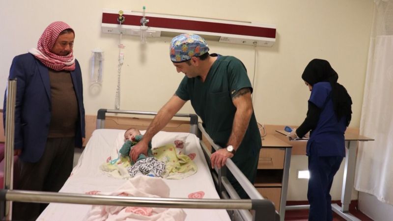 3 yaşındaki bebeğe bıçaksız operasyon